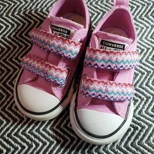 Converse Allstars Todler Girl size 5. Pink. Look new! Ric Rac.Boho